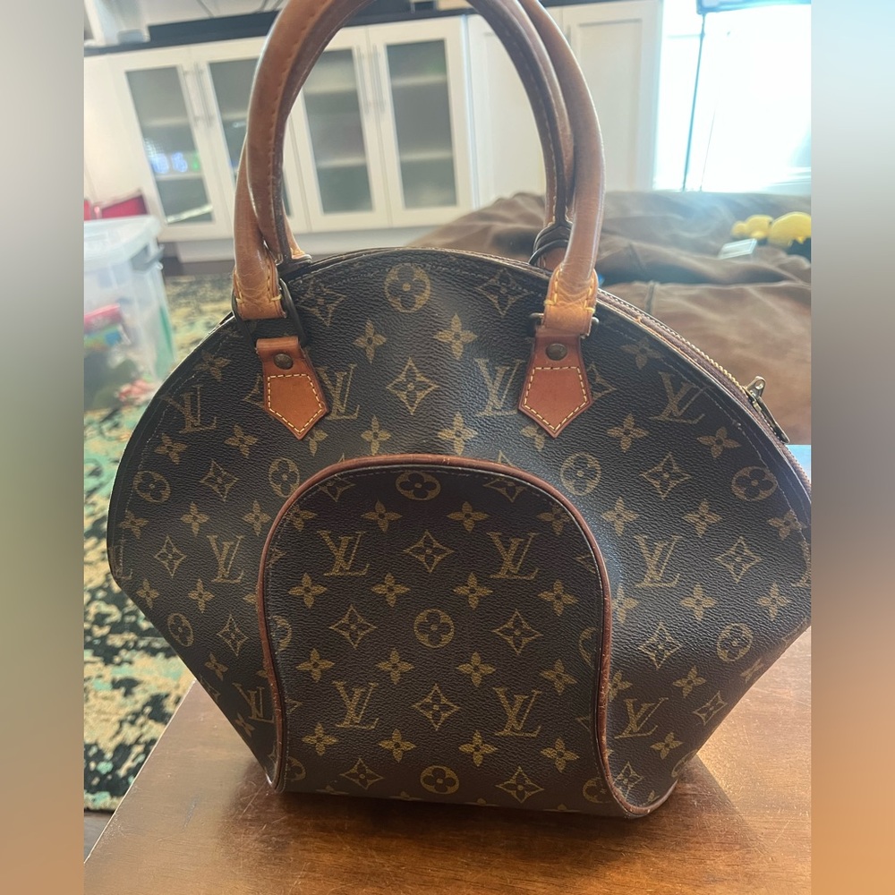 Traded DO NOT BUY eather shoulder bag